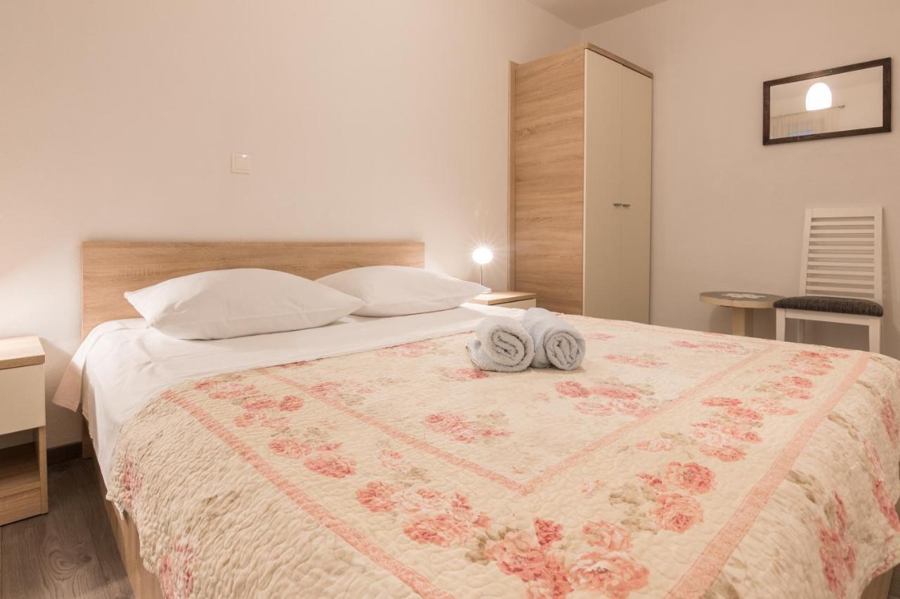 Apartments Mate Tučepi Екстериор снимка